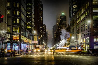 New York şehrinin gece manzarası. Çekim yeri: New York, Manhattan