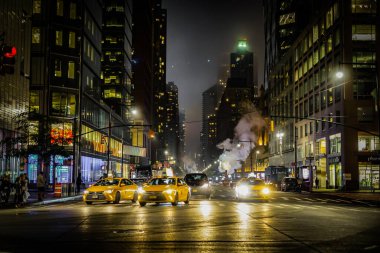 New York şehrinin gece manzarası. Çekim yeri: New York, Manhattan