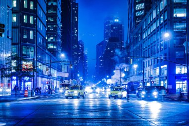 New York şehrinin gece manzarası. Çekim yeri: New York, Manhattan
