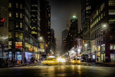 New York şehrinin gece manzarası. Çekim yeri: New York, Manhattan