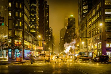 New York şehrinin gece manzarası. Çekim yeri: New York, Manhattan