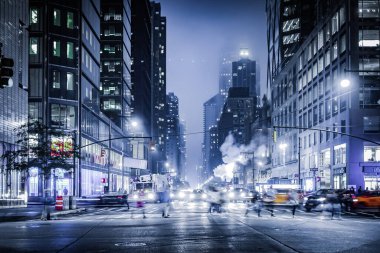 New York şehrinin gece manzarası. Çekim yeri: New York, Manhattan