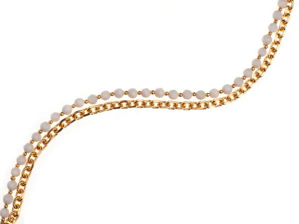 Linien Aus Barocken Perlen Und Goldene Kette Isoliert Auf Weißem — Stockfoto