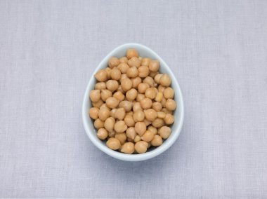 oval bir kapta nohut