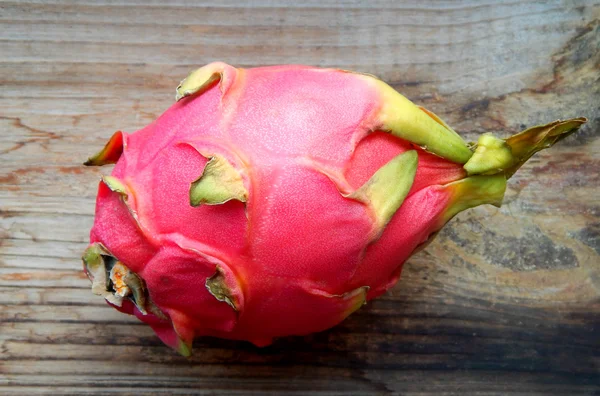 Juicy pink pitaya on wooden table closeup — Stock Photo, Image