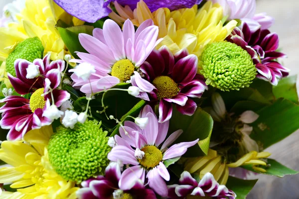 En buket af forskellige farverige blomster clloseup - Stock-foto