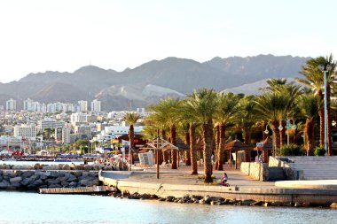 güzel manzara sahil ve tekneler, eilat tatil köyleri, oteller