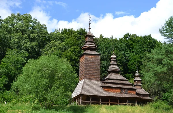 Gammel trekirke i Ukraina – stockfoto