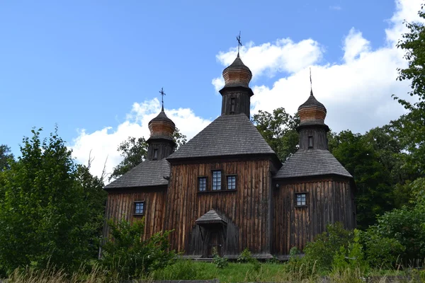 Gammel trekirke i Ukraina – stockfoto