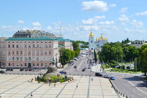 Monumento famoso a Bogdan Khmelnytsky na Praça Sophia em Kiev, Ucrânia — Fotografia de Stock