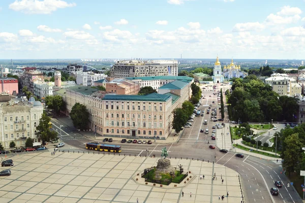 Beroemde monument van bogdan Chmelnytsky op sophia plein in kiev, Oekraïne — Stockfoto