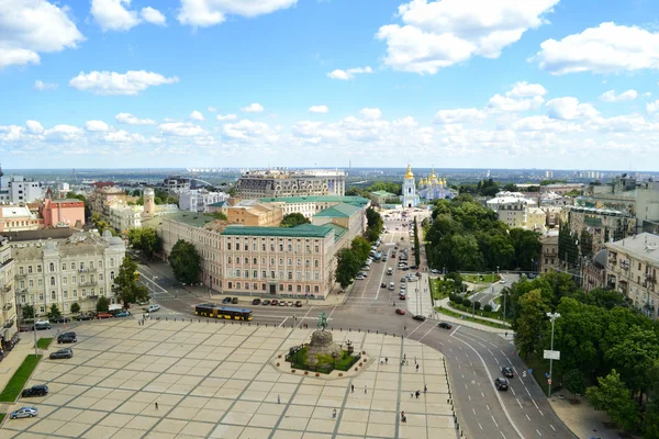 Beroemde monument van bogdan Chmelnytsky op sophia plein in kiev, Oekraïne — Stockfoto