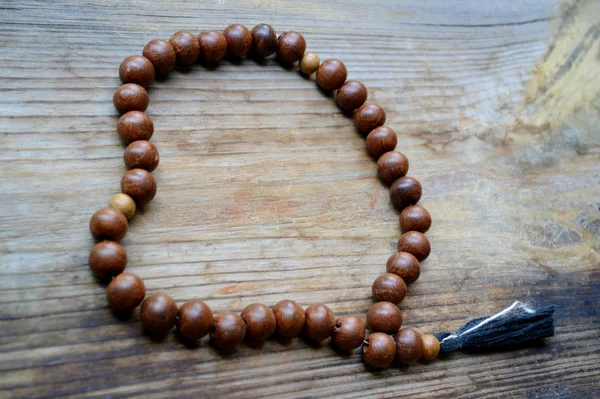 Manik-manik rosario kayu cokelat — Stok Foto