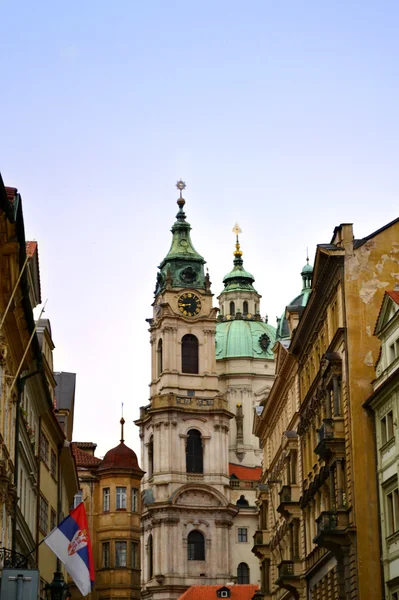 Praag kerktorens in de oude stad van Praag — Stockfoto