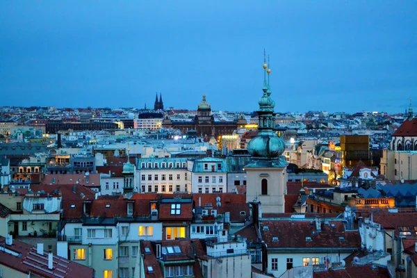 Міський пейзаж старій частині Праги в twilights — стокове фото