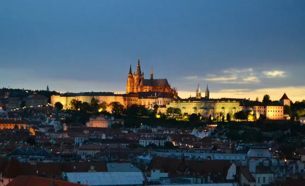 Paisaje de la Ciudad Vieja de Praga en el cielo oscuro de la noche —  Fotos de Stock