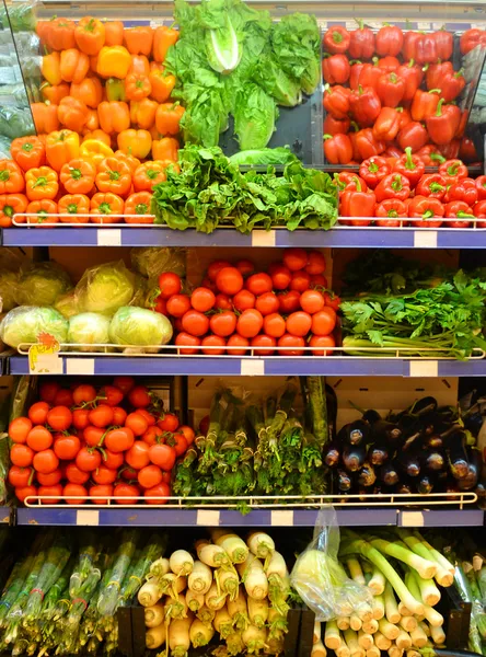 Vegetables in grocery store — Stock Photo, Image