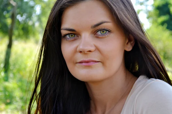 Young and beautiful brunette woman with bright green eyes — Stock Photo, Image