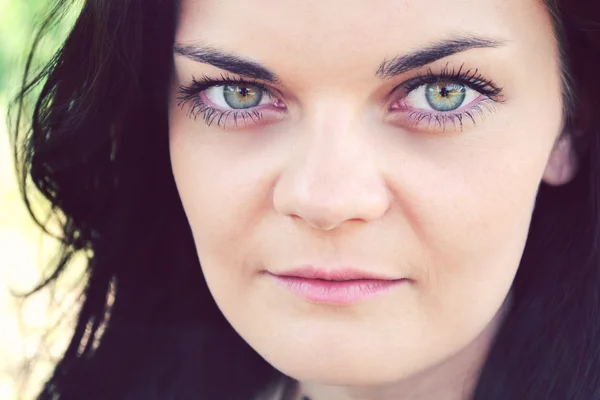 Young and beautiful brunette woman with bright green eyes — Stock Photo, Image