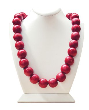 geleneksel Ukrayna yuvarlak kırmızı Boncuk Ahşap beyaz manken izole üzerine yapılmış