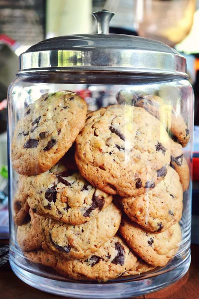 Jar of sweet and delicious cookies with chocolate — Stock Photo, Image