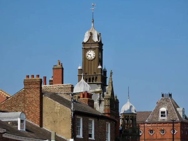 Torre del reloj de la corte de magistrados — Foto de Stock