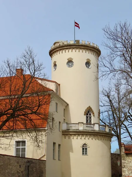 White Tower Cesis New Castle Manor House Latvia National Flag — Stock Photo, Image