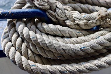 Gemide kalın beyaz halat sarmalı, yaklaşın.