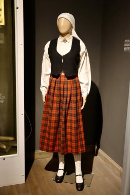 Letonya Ulusal Manken Kostümü 25 Mayıs 2022 'de Letonya' nın Aluksne kasabası müzesinde