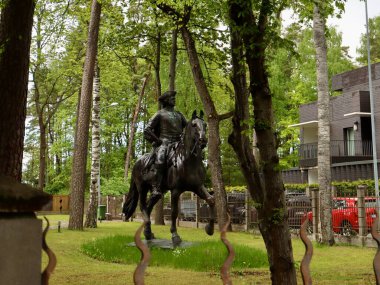 Rusya 'nın Büyük Çarı I. Peter' ın tarihi binicilik anıtı. Kayboldu ve bulundu, şimdi dikkatle Jurmala, Letonya 'da özel bir villada sergileniyor - 28 Mayıs 2022