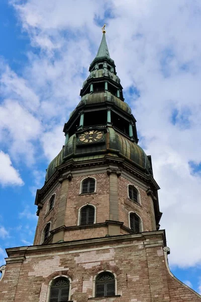 Tower Peter Church Riga Latvia Majestic Vertical Blue Sky White — Stock Photo, Image