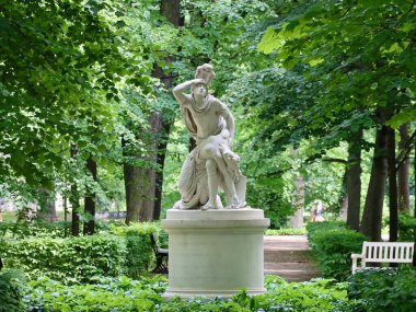 Lazienki Parkı 'ndaki Tancred ve Clorinda heykelleri ya da Kraliyet Hamamları Parkı, Varşova, Polonya