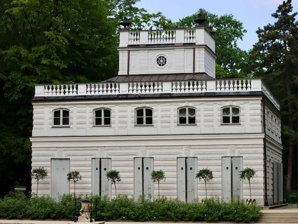 White Pavilion Bialy Domek Lazienki Park Royal Baths Park Warsaw — 스톡 사진