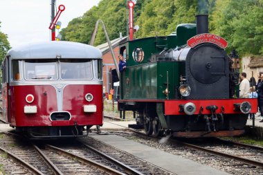 Alman Uerdingen şirketinden 1951 yapımı Z 151 demiryolu şirketi ve tren 1900 turistik merkezinin bir parçası olan siyah buharlı lokomotif. Fond-de-Gras, Lüksemburg - 25 Eylül 2022