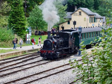 Steampunk Festivali 'ne giden buharlı tren. Fond-de-Gras, Lüksemburg - 25 Eylül 2022