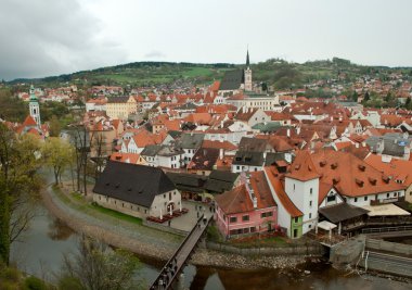 Çek Cumhuriyeti 'nin eski Cesky Krumlov kasabası üzerindeki hava manzarası