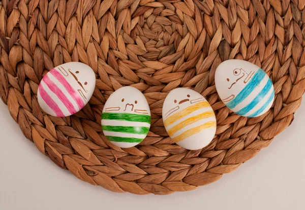 Engraçado bonito hipster ovos para a Páscoa — Fotografia de Stock