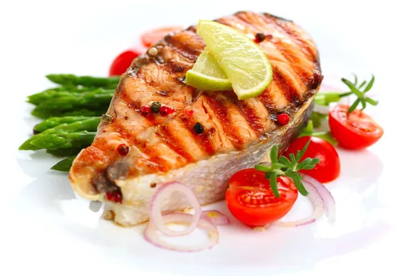 Salmon steak on grilled vegetables — Stock Photo, Image