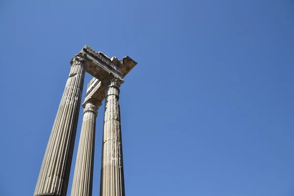 Ionische Säulen — Stockfoto