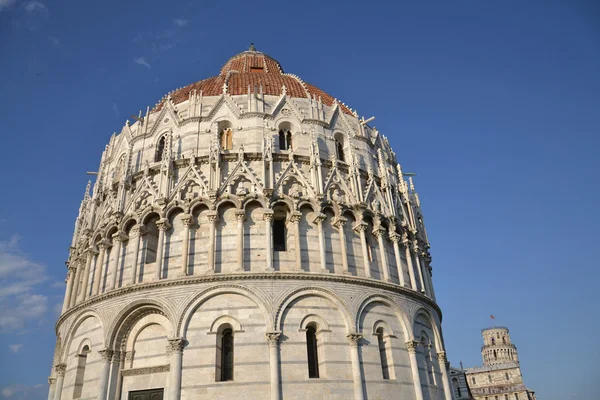 El Baptisterio de la Catedral de Pisa — Foto de Stock