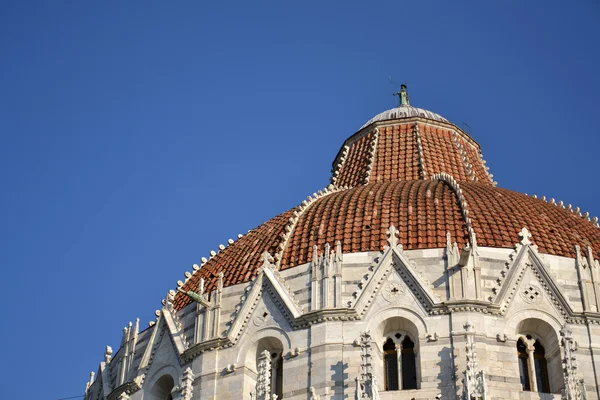 The Baptistery of the Cathedral of Pisa — Stock Photo, Image