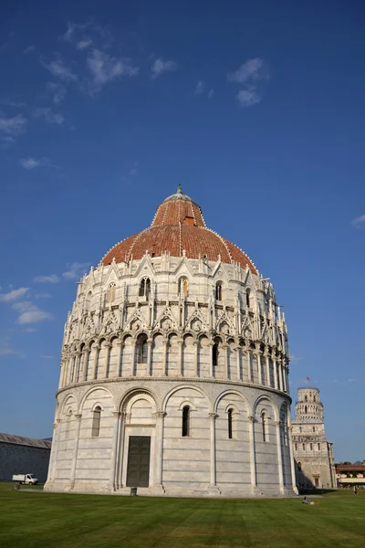 Baptisteriet i katedralen i pisa — Stockfoto