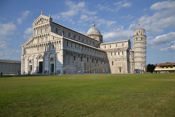 Šikmá věž v Pise, náměstí s katedrálou v pisa, Itálie — Stock fotografie