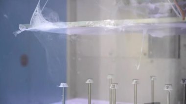Nanofiberler, tekstil üretiminde nanoteknoloji ve gerçek zamanlı enjektörlerle yaratıldı. 