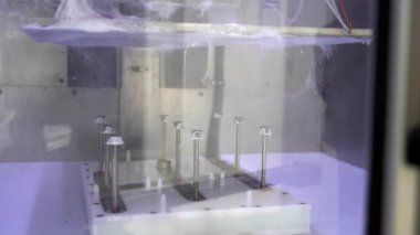 Nanofiberler, tekstil üretiminde nanoteknoloji ve gerçek zamanlı enjektörlerle yaratıldı. 