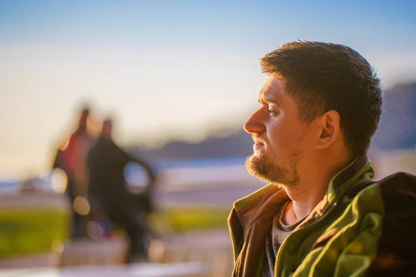 Handsome Young Man Profile Close Tourist Enjoys Bright Sunset Coast — Stock Photo, Image