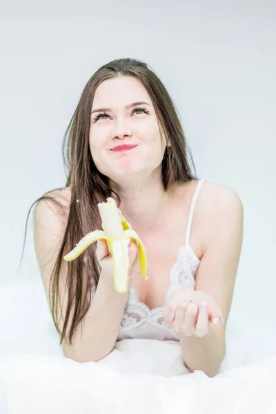 Brunette Having Breakfast Fruit Cute Girl Sits Bed Wrapped Blanket — Stock Photo, Image