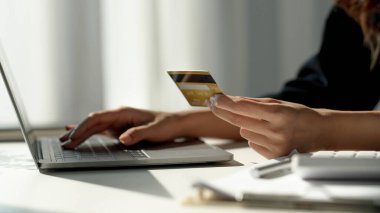 çevrimiçi, ecommerce, card, credit, paid, bilgisayar, pay, laptop, business, buy, woman, person, home, Internet, office, people, holding, store, using, hand, finanse, work, trade, concept, keyboard, network, trade, freelance, technology,