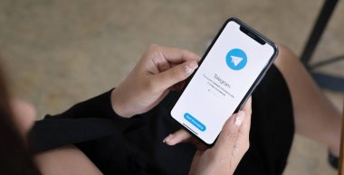CHIANG MAI, THAILAND HAZİRAN 12020: Apple iPhone X ekranında telgraf uygulama simgesi. Telgraf uygulaması simgesi. Telegram bir çevrimiçi sosyal medya ağıdır. Sosyal medya app