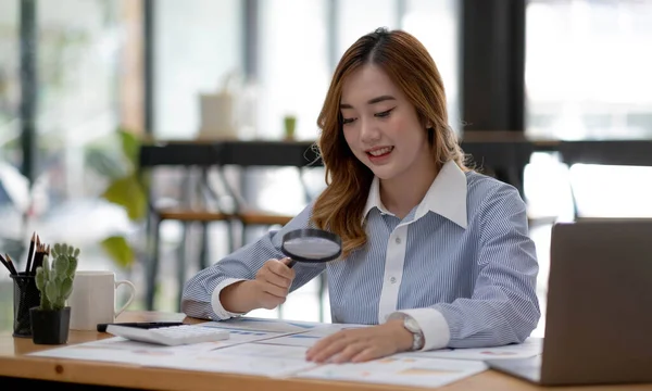 Asian Businesswoman Looking Magnifying Glass Document — 스톡 사진